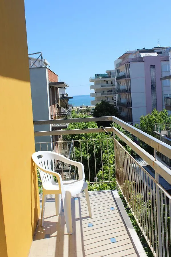 Hotel Amados ريميني 2*,