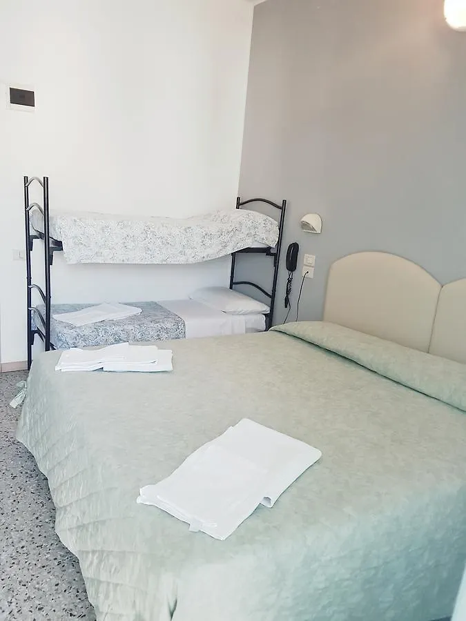 Hotel Amados ريميني 2*,  إيطاليا