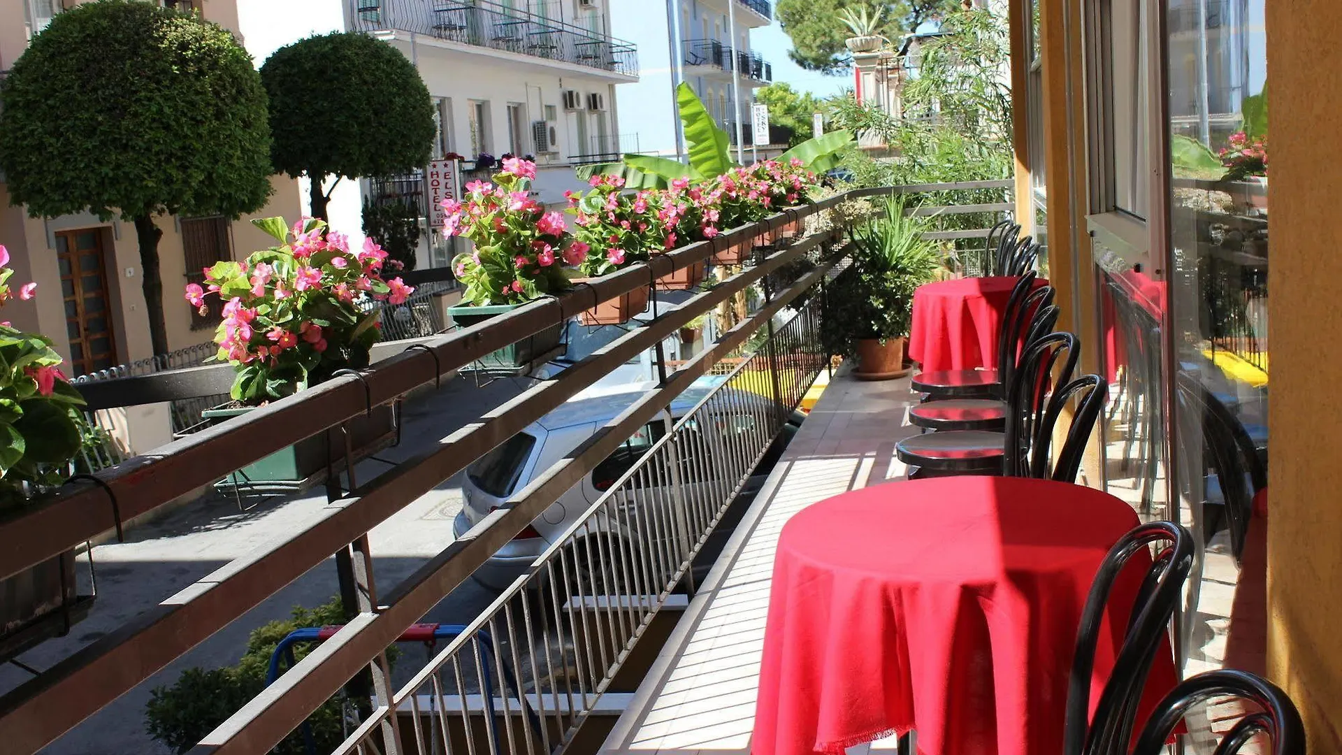 Hotel Amados Rimini 2*,