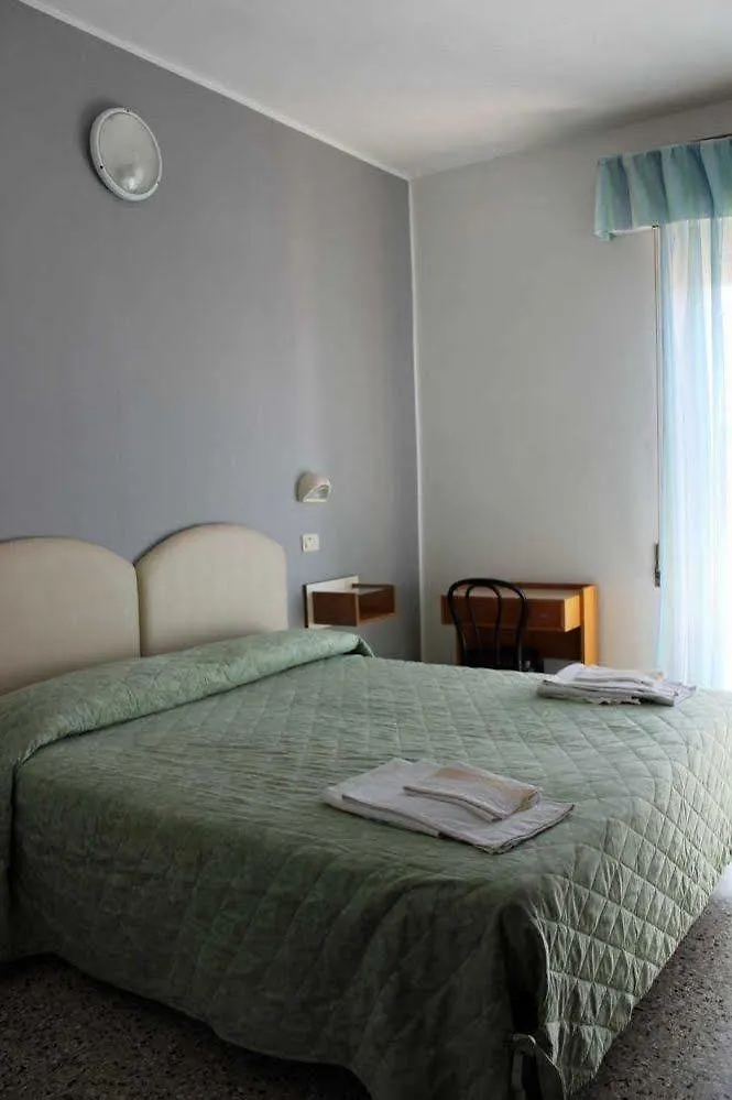 Hotel Amados Rimini 2*,